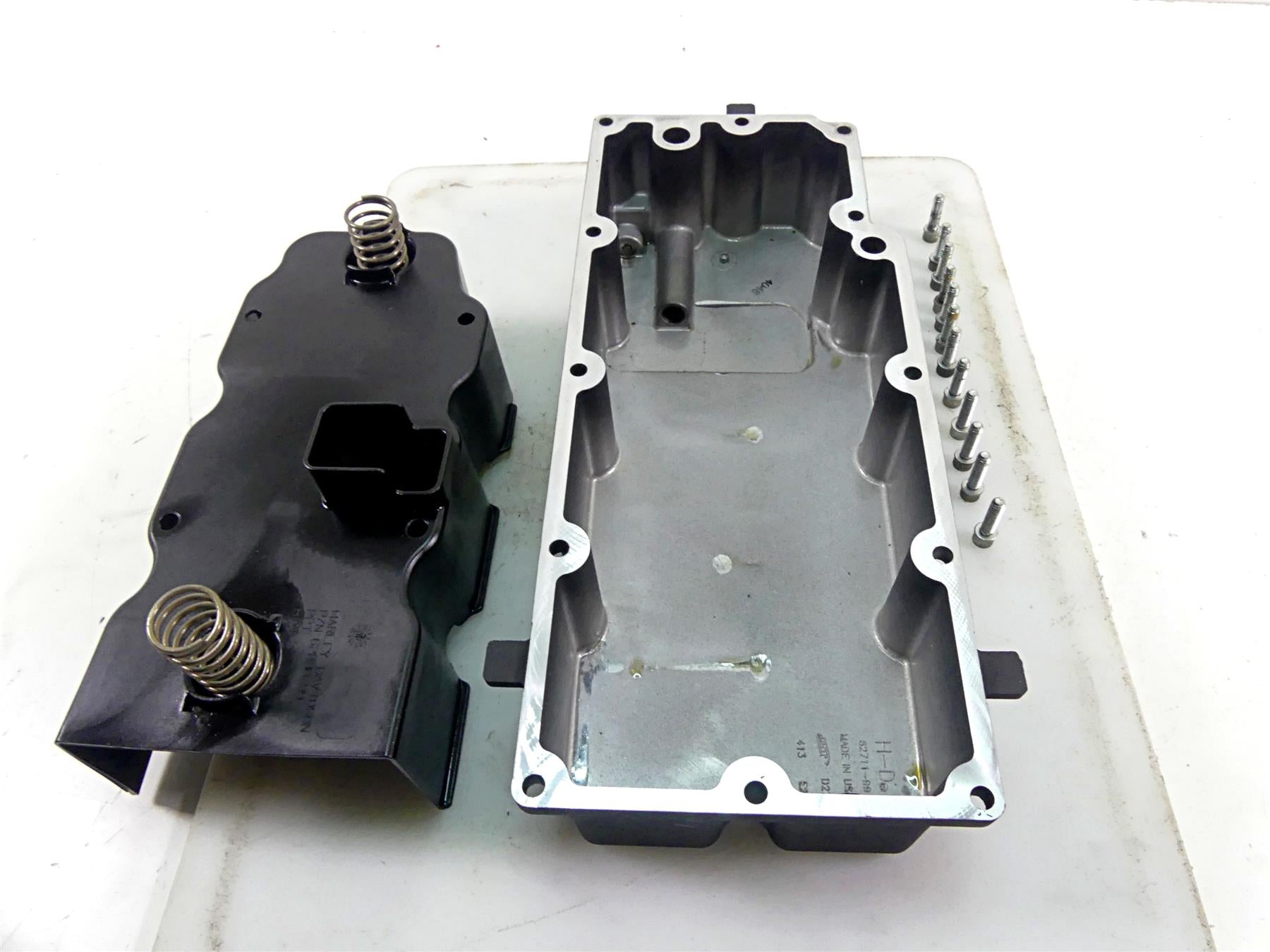 2008 Harley Touring FLHX Street Glide Transmission Lower Oil Pan 62489-99A {{ shop.shopifyCountryName }} - Mototech271