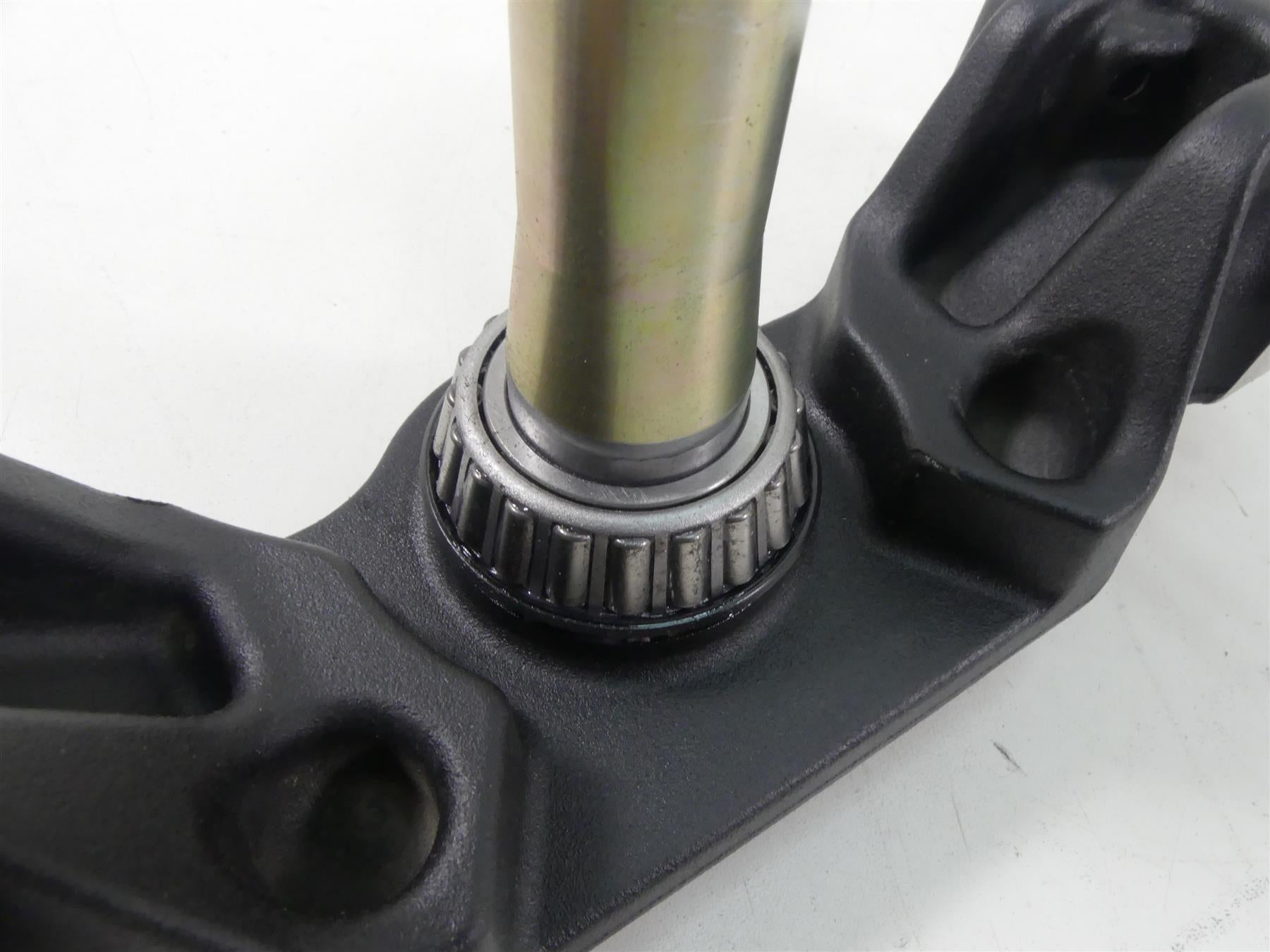 2016 Indian Chieftain Dark Horse Lower Triple Tree Steering Yoke 46mm 1824619 {{ shop.shopifyCountryName }} - Mototech271