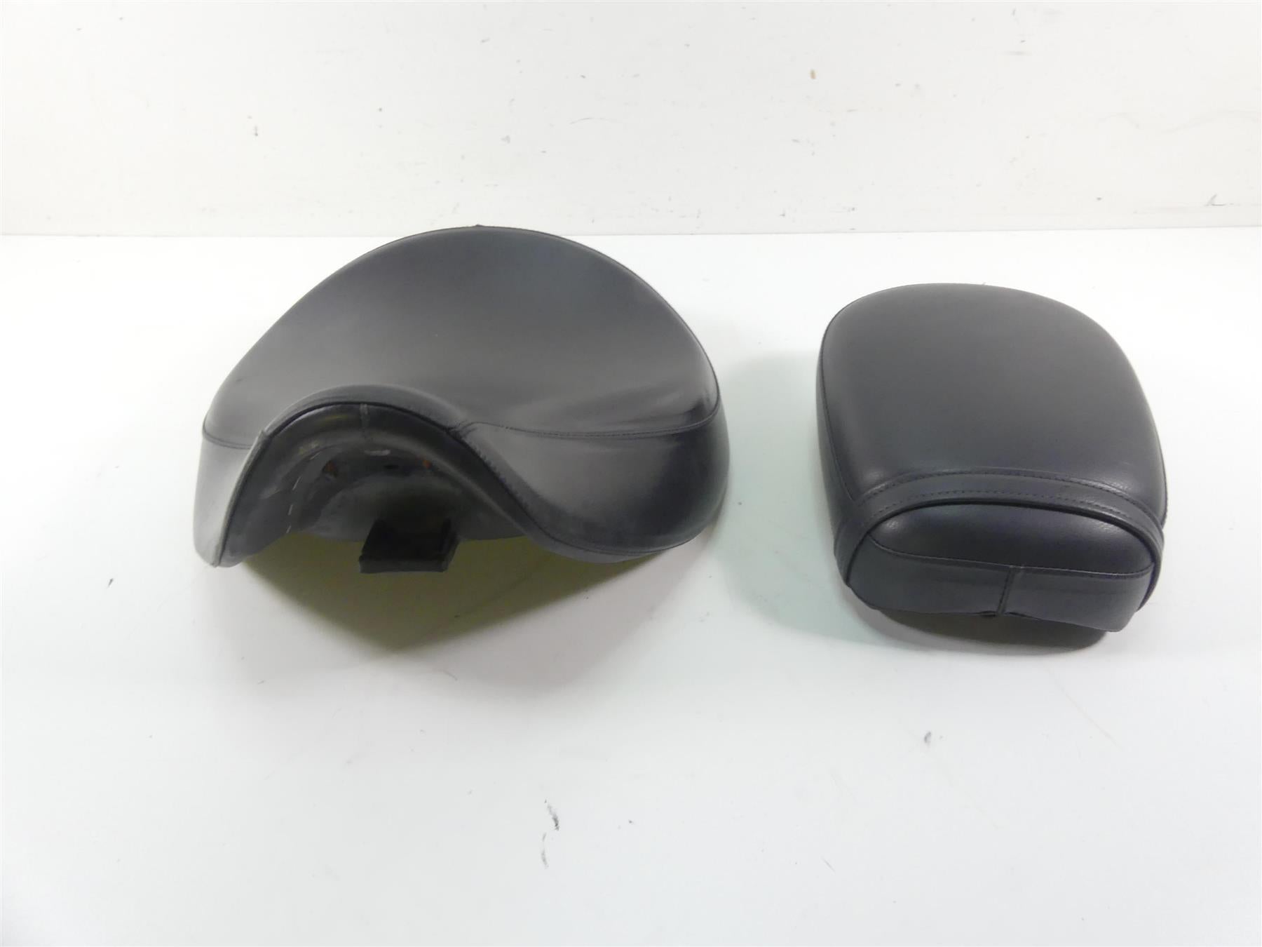 2002 Triumph Bonneville America Front Rear Seat Set T4020184 T4020187 {{ shop.shopifyCountryName }} - Mototech271