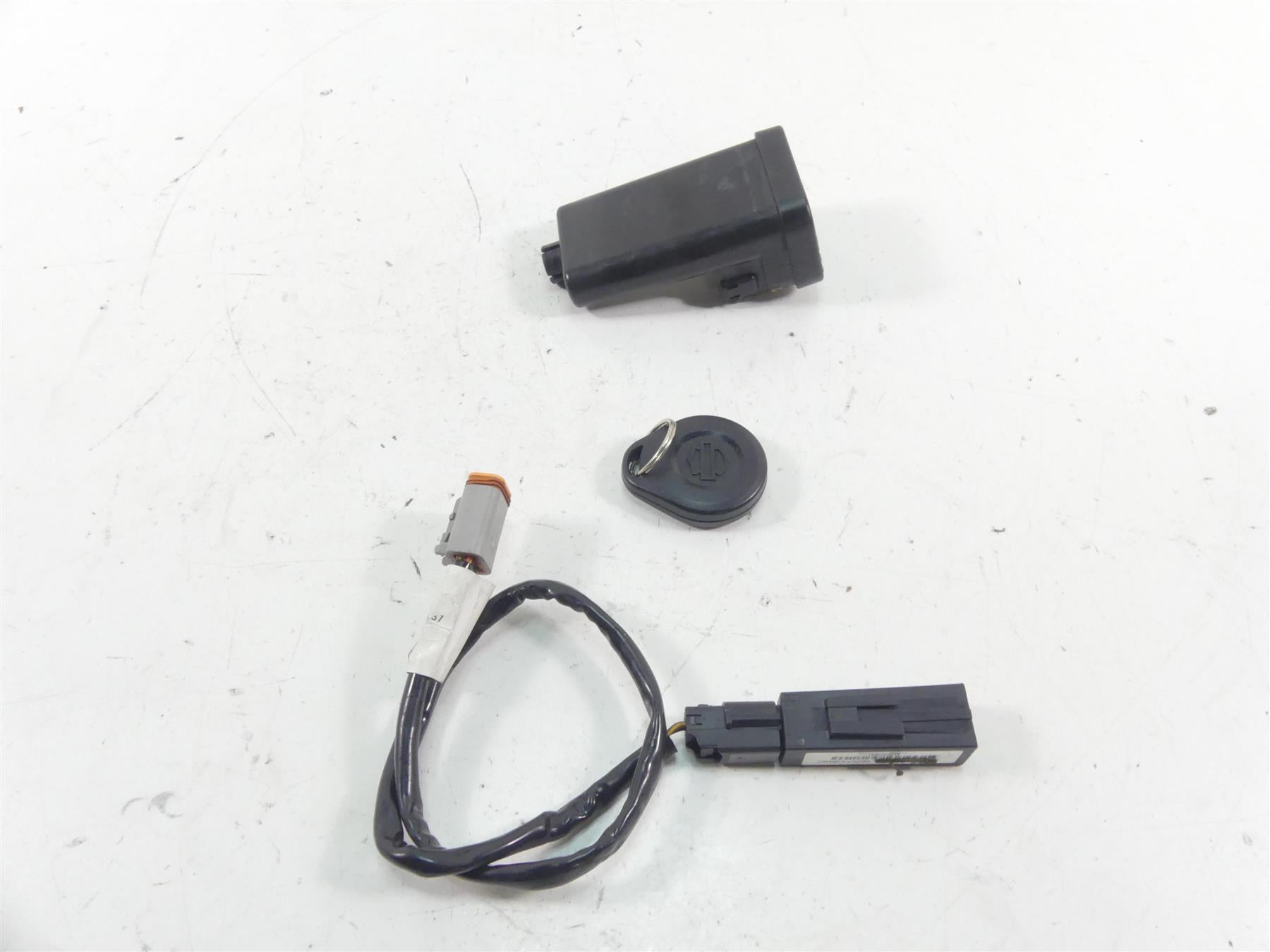 2012 Harley VRSCF Muscle Rod Tssm Turn Signal Security Module + Fob Key 69976-08 {{ shop.shopifyCountryName }} - Mototech271