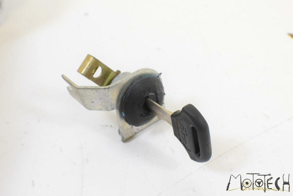 2012 Yamaha YZFR6 YZF R6 Ignition Switch Gas Cap Seat Lock Key SET 2C0-82501-10 {{ shop.shopifyCountryName }} - Mototech271