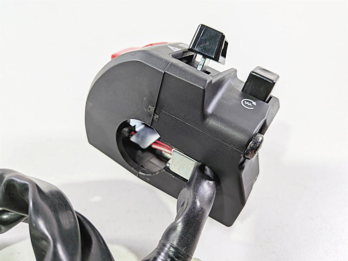 2025 Yamaha YZF R7 Right Side Start Stop Hand Control Switch BEB-83963-00-00 {{ shop.shopifyCountryName }} - Mototech271