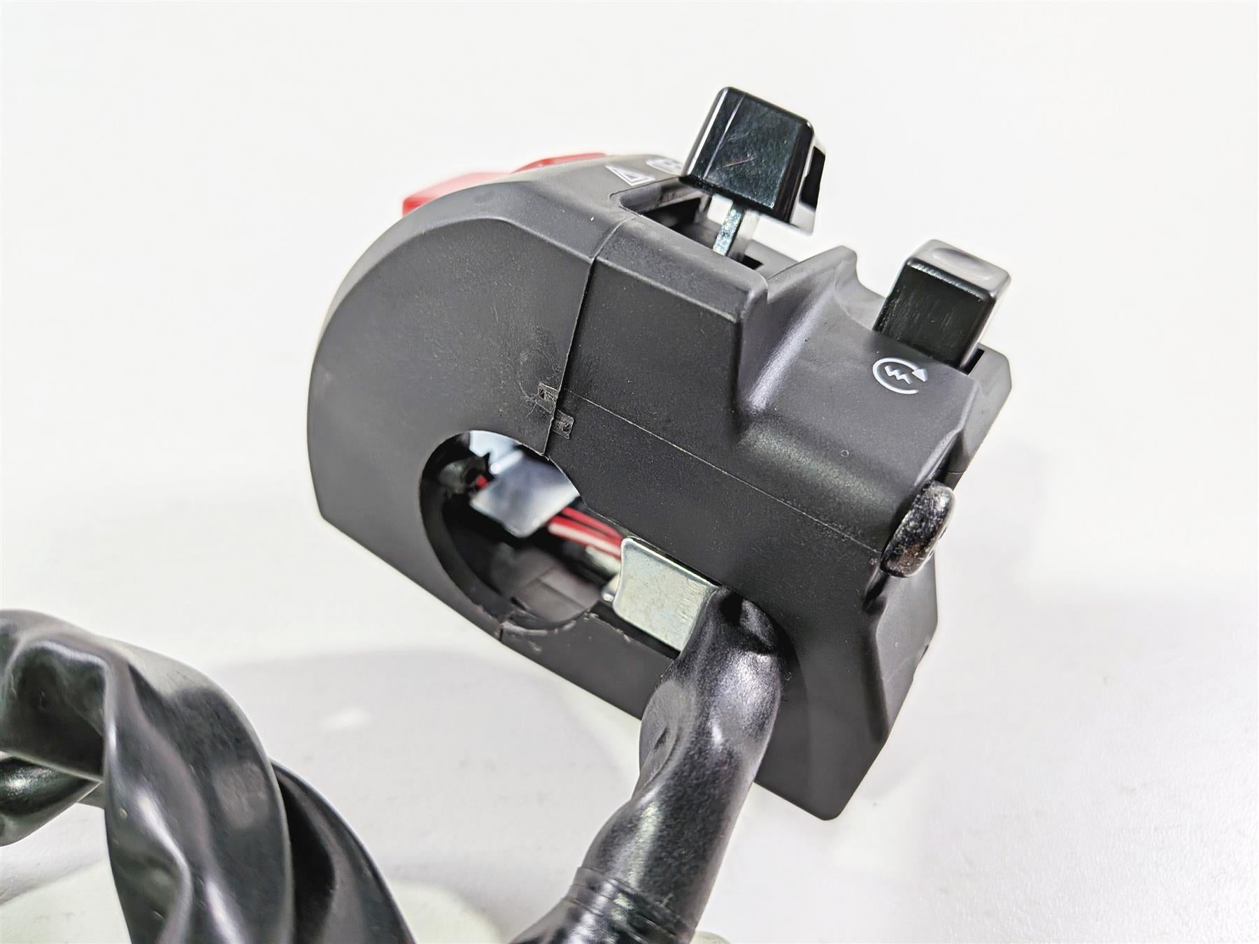 2025 Yamaha YZF R7 Right Side Start Stop Hand Control Switch BEB-83963-00-00 {{ shop.shopifyCountryName }} - Mototech271