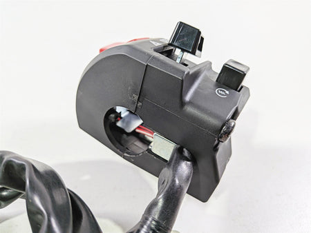 2025 Yamaha YZF R7 Right Side Start Stop Hand Control Switch BEB-83963-00-00 {{ shop.shopifyCountryName }} - Mototech271