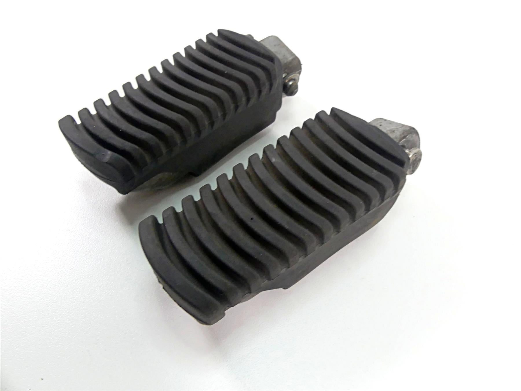 2013 BMW F800GS STD K72 Rear Passenger Footpeg Set 46717705653 46717705654 {{ shop.shopifyCountryName }} - Mototech271