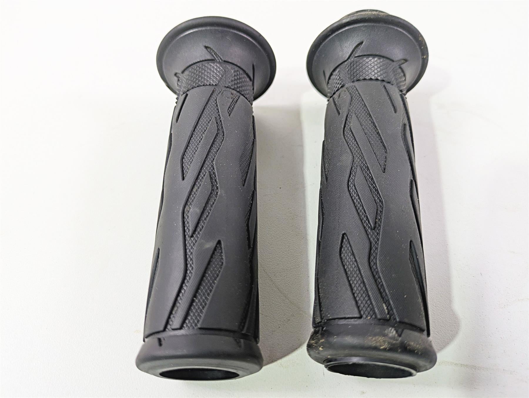 2023 Suzuki GSX1300 RR Hayabusa Left Right Handle Bar Grip Set 57110-21H02 {{ shop.shopifyCountryName }} - Mototech271