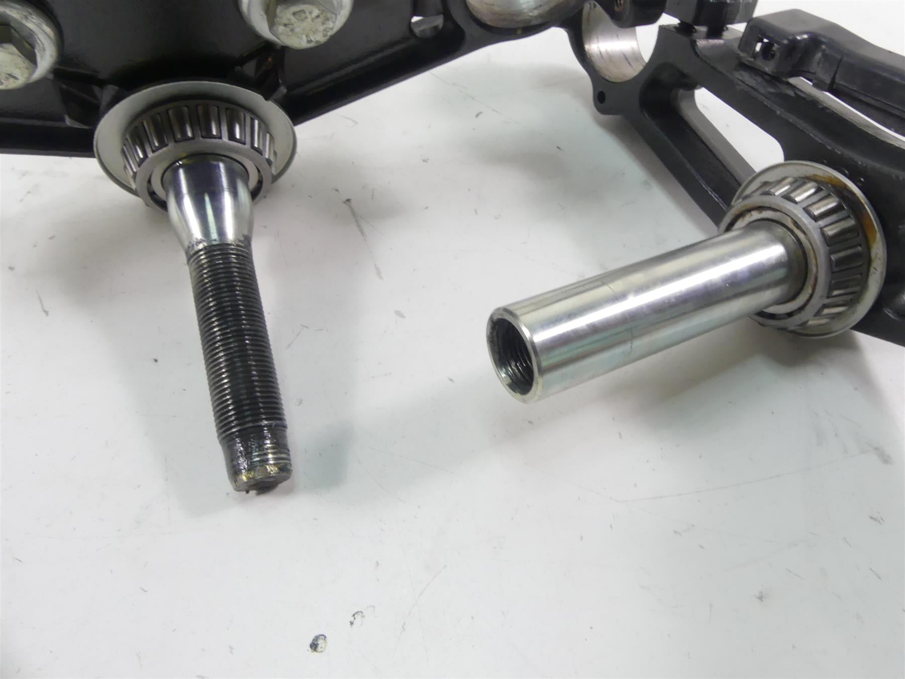 2014 Harley Touring FLHTK Electra Glide Triple Tree Clamp Set 41mm 45900091A {{ shop.shopifyCountryName }} - Mototech271