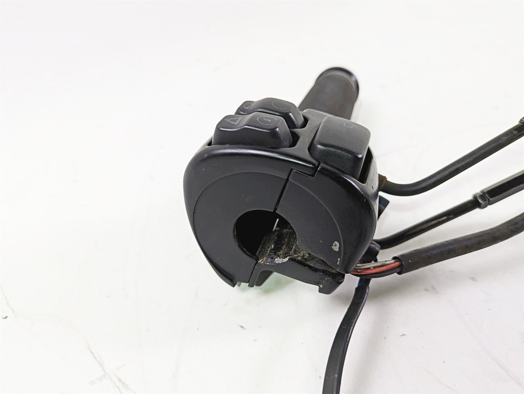 2016 Harley FXDWG Dyna Wide Glide Right Hand Control Switch Set 71500360 {{ shop.shopifyCountryName }} - Mototech271