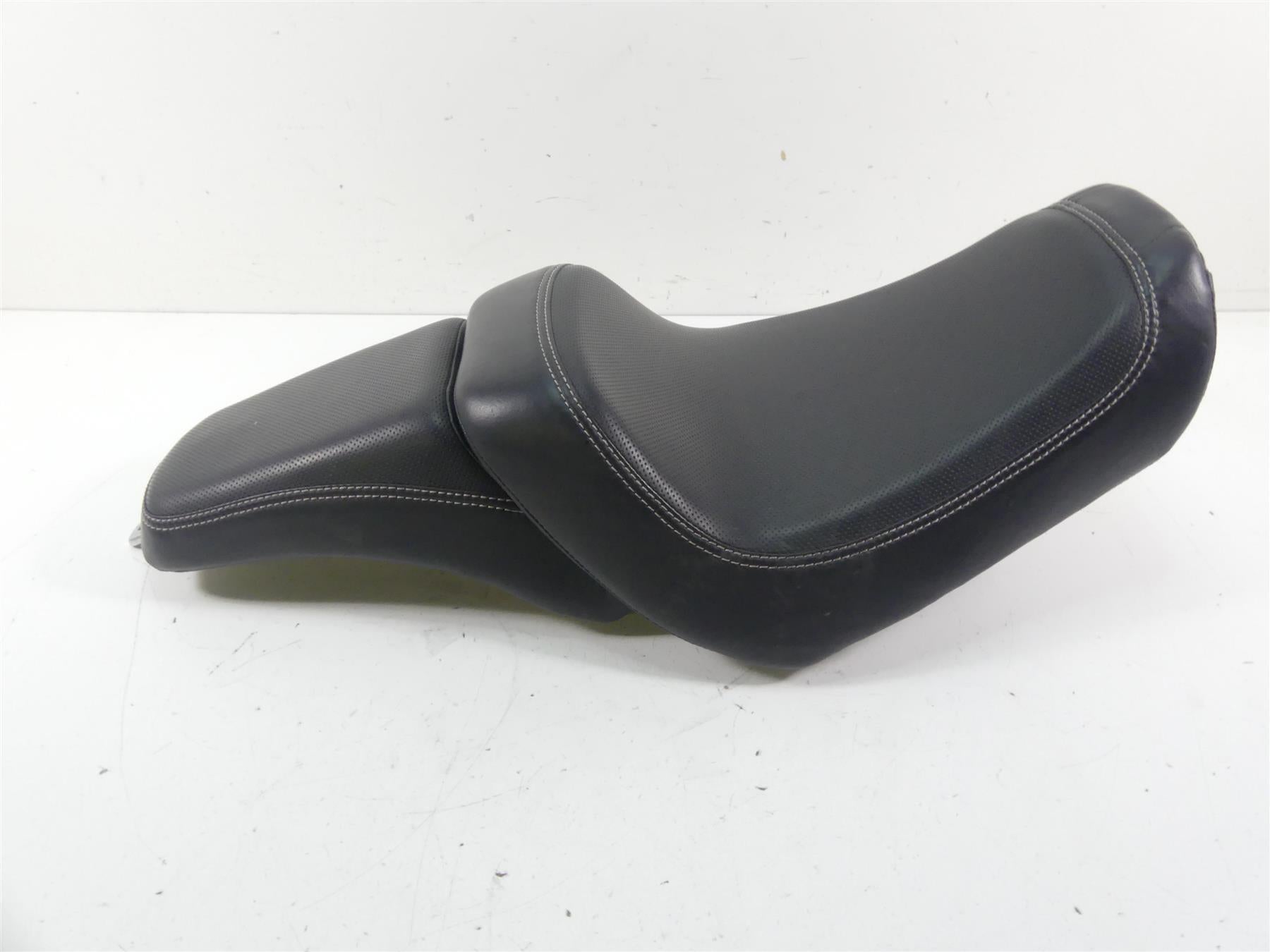 2015 Harley FXDF Dyna Fat Bob Rider Driver Passenger Dual Seat Saddle 52000117 {{ shop.shopifyCountryName }} - Mototech271