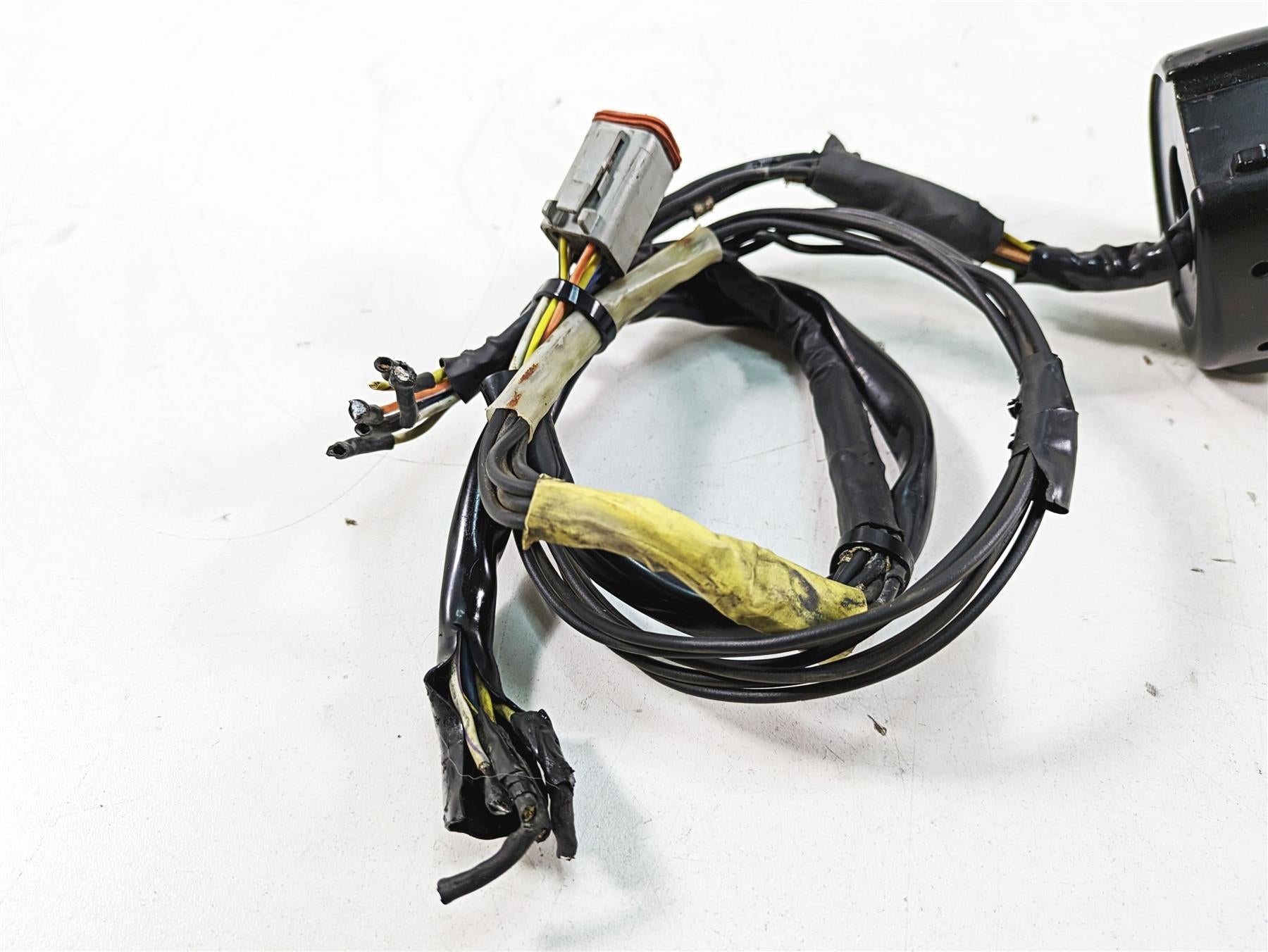 2005 Harley Dyna FXDL Low Rider Left Hand Control Switch - Read 71682-06A {{ shop.shopifyCountryName }} - Mototech271