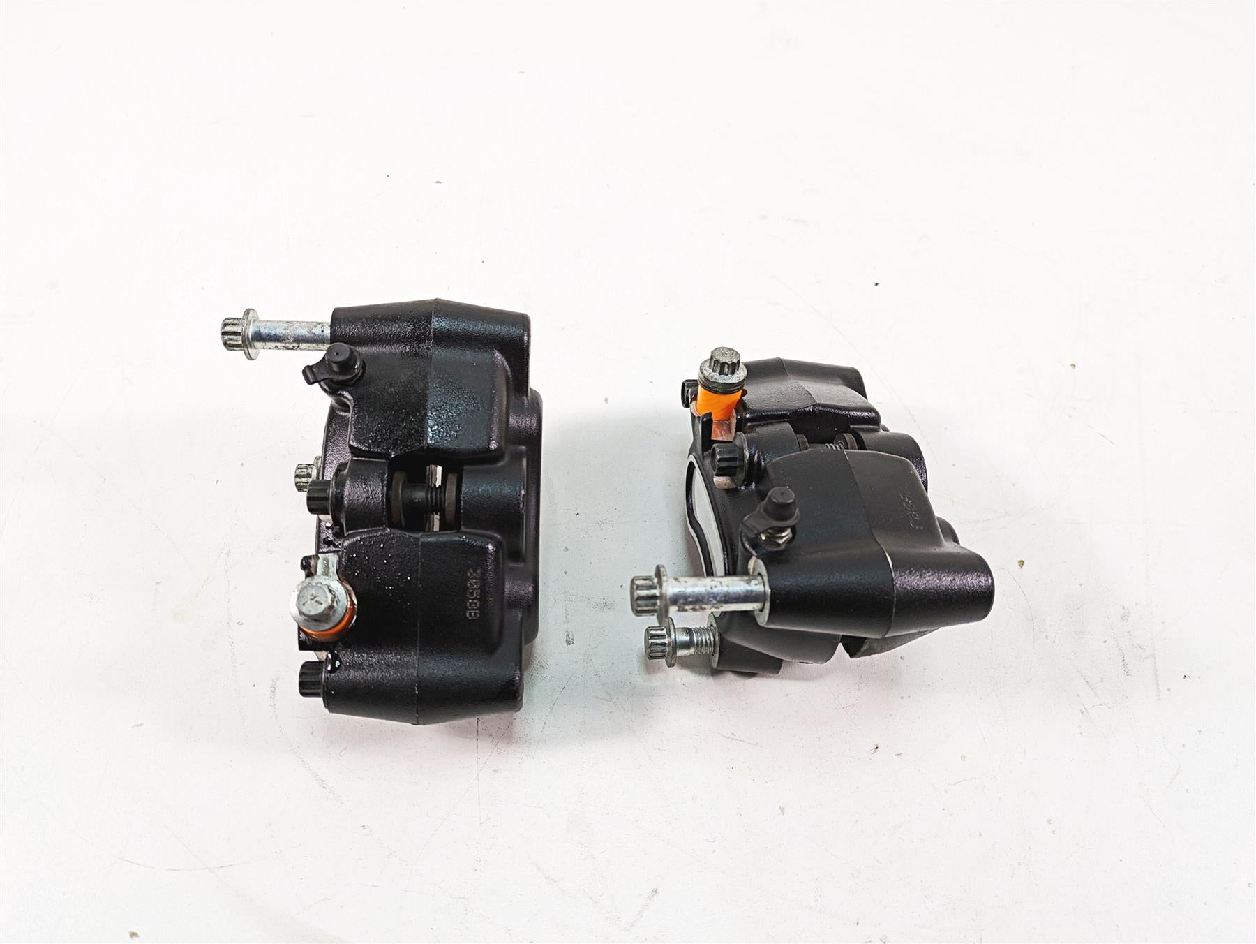 2009 Harley FXDF Dyna Fat Bob Front Brake Caliper Set 44046-08 44487-08 {{ shop.shopifyCountryName }} - Mototech271