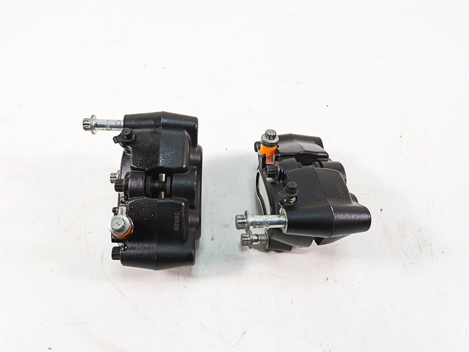 2009 Harley FXDF Dyna Fat Bob Front Brake Caliper Set 44046-08 44487-08 {{ shop.shopifyCountryName }} - Mototech271