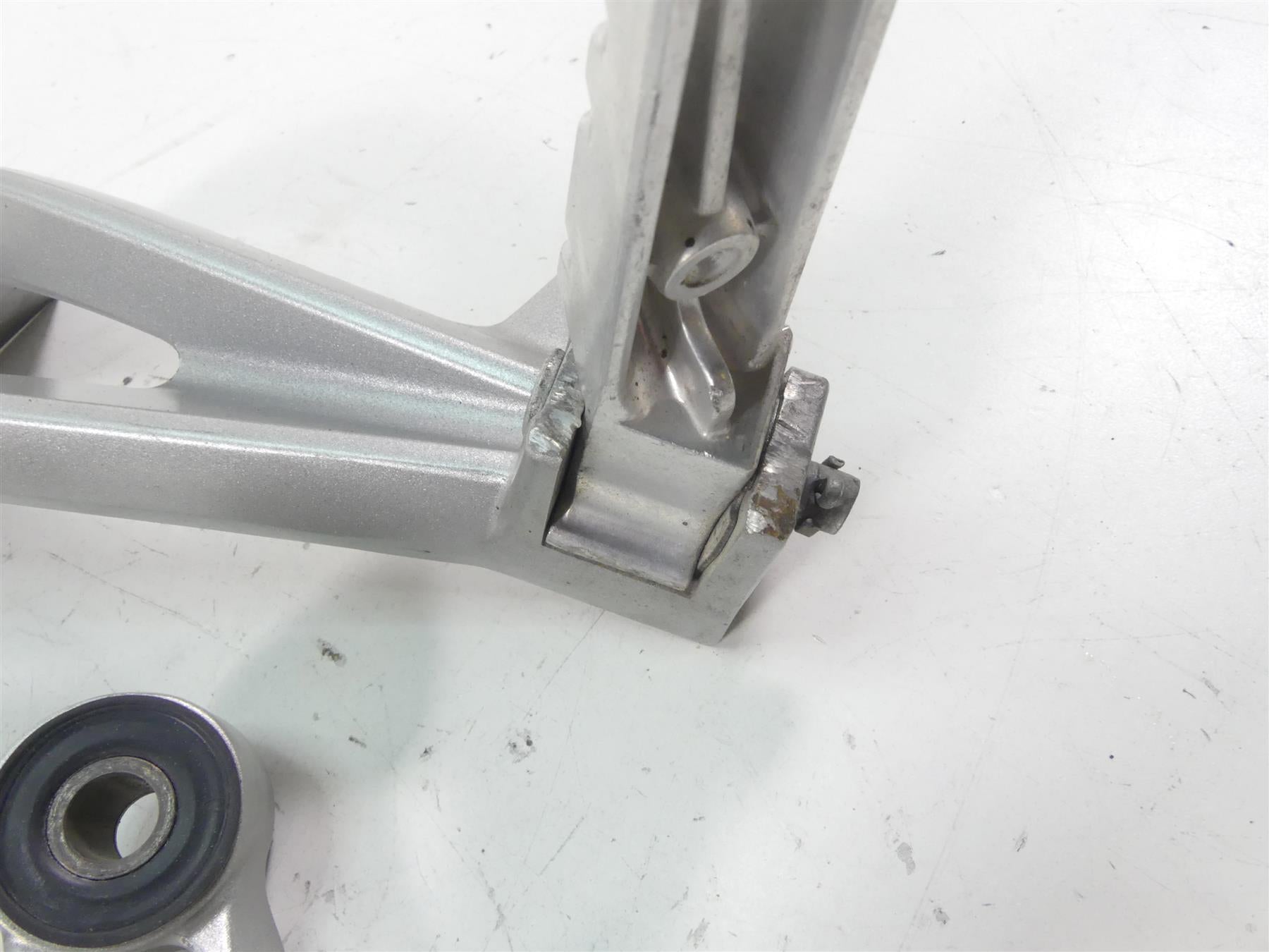 2008 Yamaha FZ1 Fazer Rear Passenger Footpeg Set 2D1-2741L-00-00 2D1-2742L-00-00 {{ shop.shopifyCountryName }} - Mototech271
