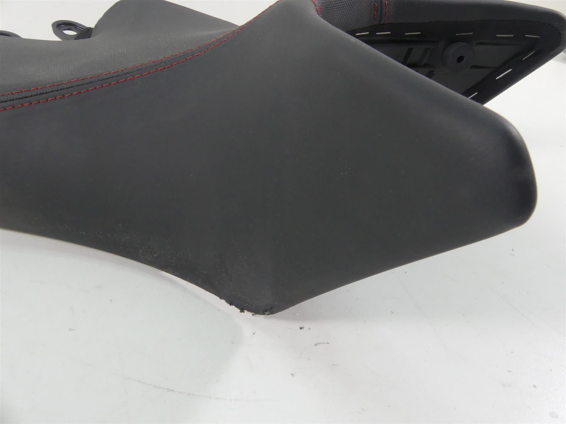 2020 Triumph Speed Triple RS 1050 Front Rider Comfort Seat Saddle -Read T2307334 {{ shop.shopifyCountryName }} - Mototech271