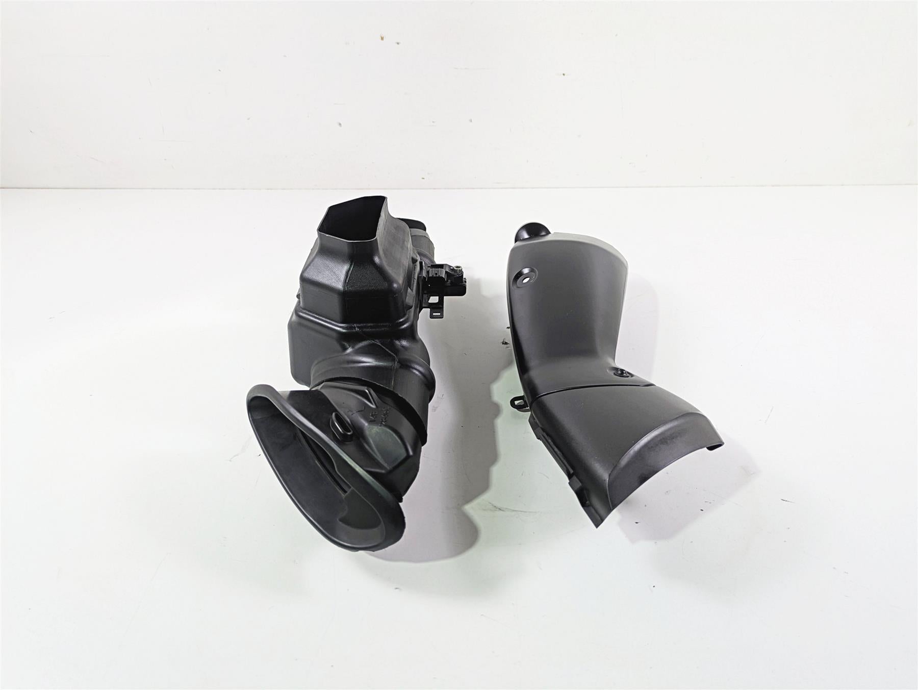 2014 Yamaha YZFR1 R1 RN22 Front Air Intake Duct Ram Scoop Set 14B-2845D-10-00 {{ shop.shopifyCountryName }} - Mototech271