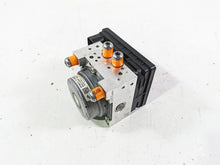 Load image into Gallery viewer, 2014 BMW R1200 RT RTW K52 Abs Brake Pump Module 34518554180 8536819 | Mototech271
