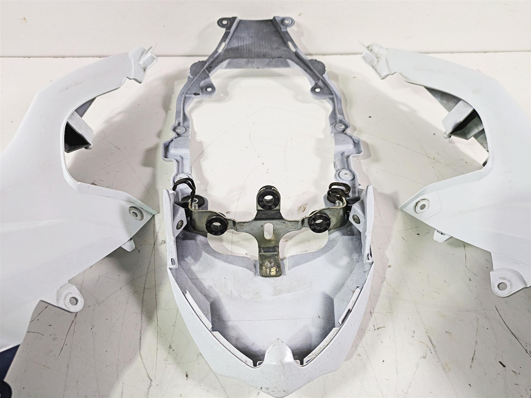 2016 Suzuki GSXR1000 Tail Fairing Cover & Taillight Set 47310-47H00 {{ shop.shopifyCountryName }} - Mototech271