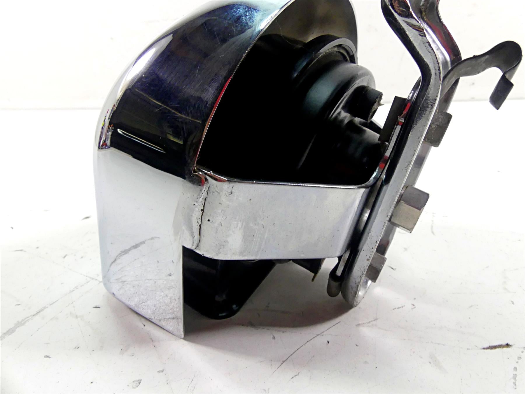 2011 Harley Touring FLTRX Road Glide Horn & Chrome Cover 61300478A {{ shop.shopifyCountryName }} - Mototech271