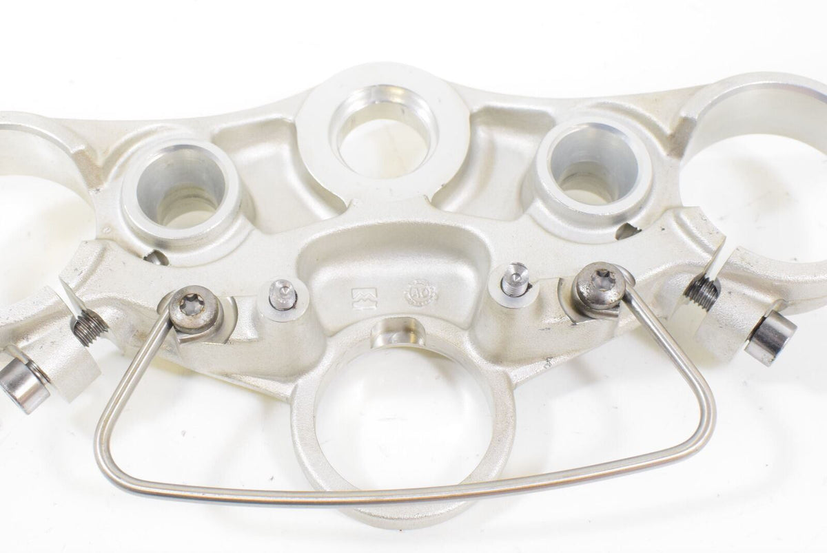 2011 Triumph Speed Triple 1050 Upper Triple Tree Steering Clamp T2040557 {{ shop.shopifyCountryName }} - Mototech271