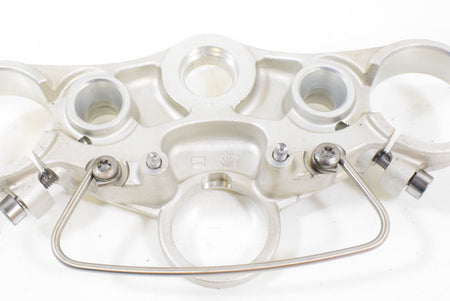 2011 Triumph Speed Triple 1050 Upper Triple Tree Steering Clamp T2040557 {{ shop.shopifyCountryName }} - Mototech271