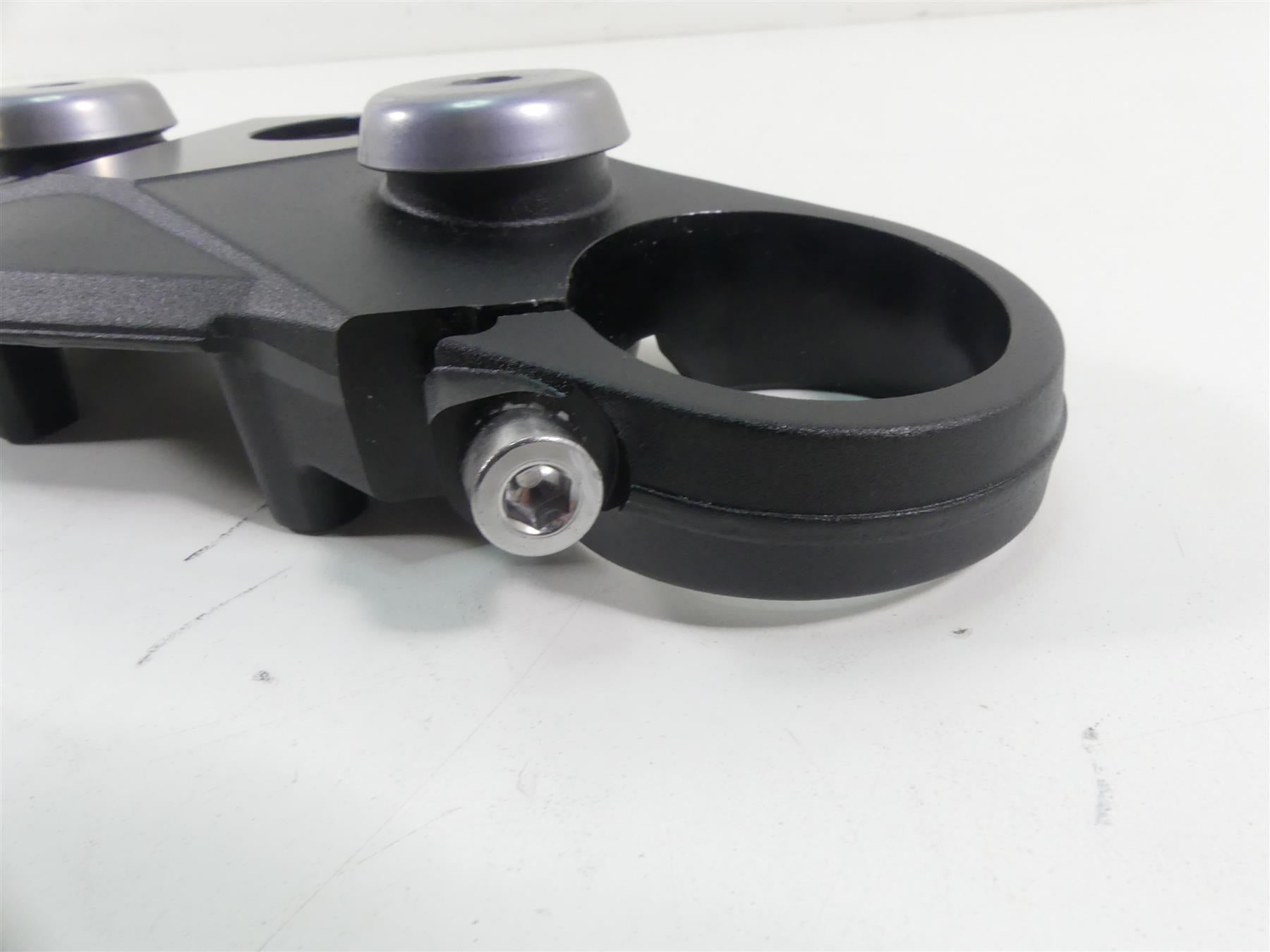 2020 Triumph Speed Triple RS 1050 Upper Triple Tree Steering Clamp T2042324 {{ shop.shopifyCountryName }} - Mototech271