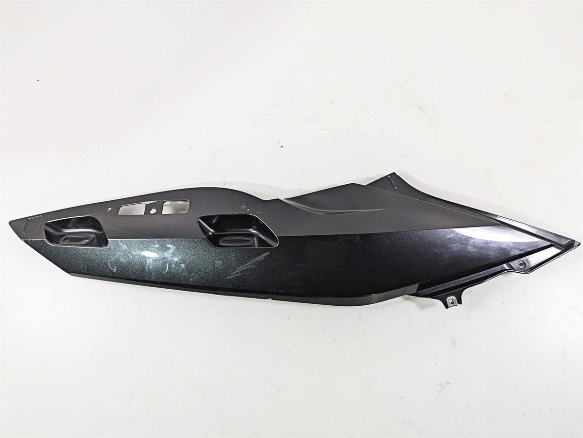 2010 BMW R1200RT K26 Right Tail Fairing Cover Cowl - Read 46637681572 {{ shop.shopifyCountryName }} - Mototech271