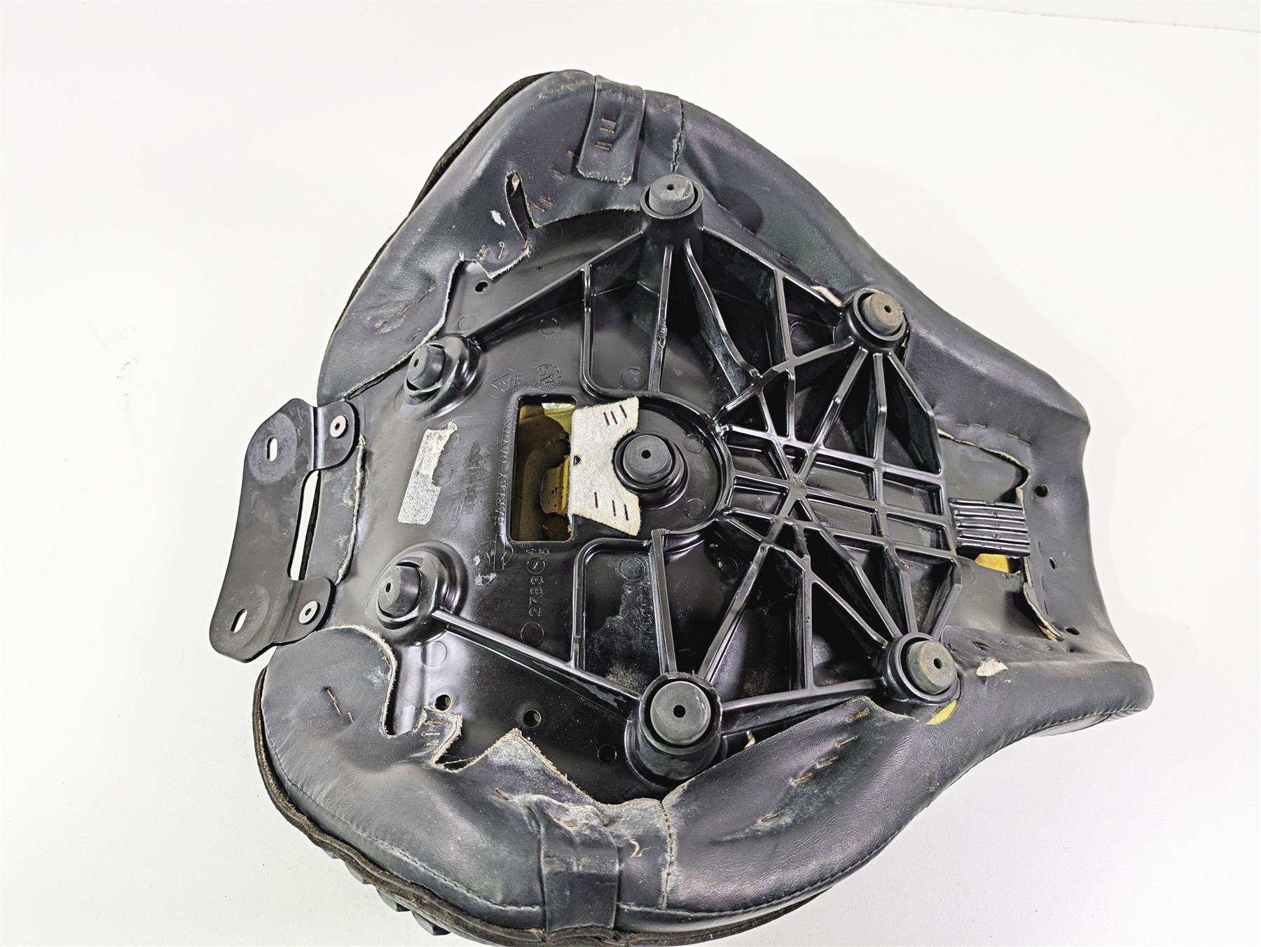 2018 Harley FLHCS Softail Heritage 115th Front Rider Driver Seat HDMC 52000271 {{ shop.shopifyCountryName }} - Mototech271
