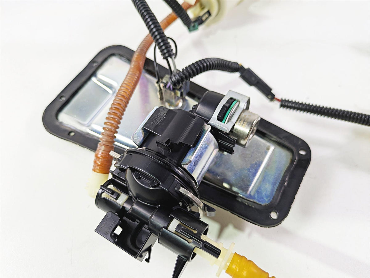 2008 Harley FXCWC Softail Rocker Fuel Gas Petrol Pump - Tested 75143-08A {{ shop.shopifyCountryName }} - Mototech271