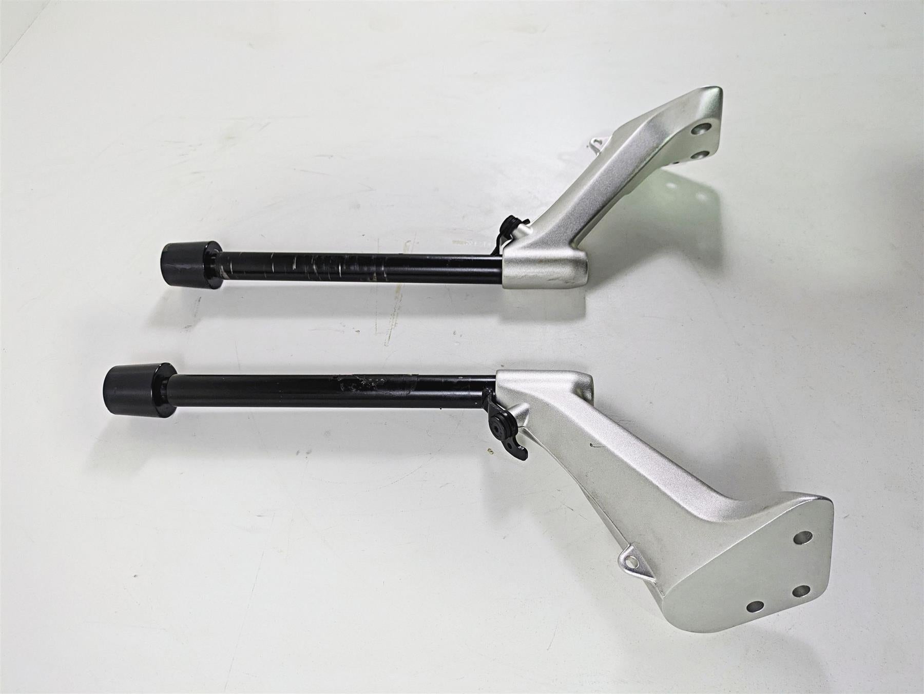 2010 BMW R1200RT K26 Left & Right Handle Bar Set 32718531337 32718531338 {{ shop.shopifyCountryName }} - Mototech271