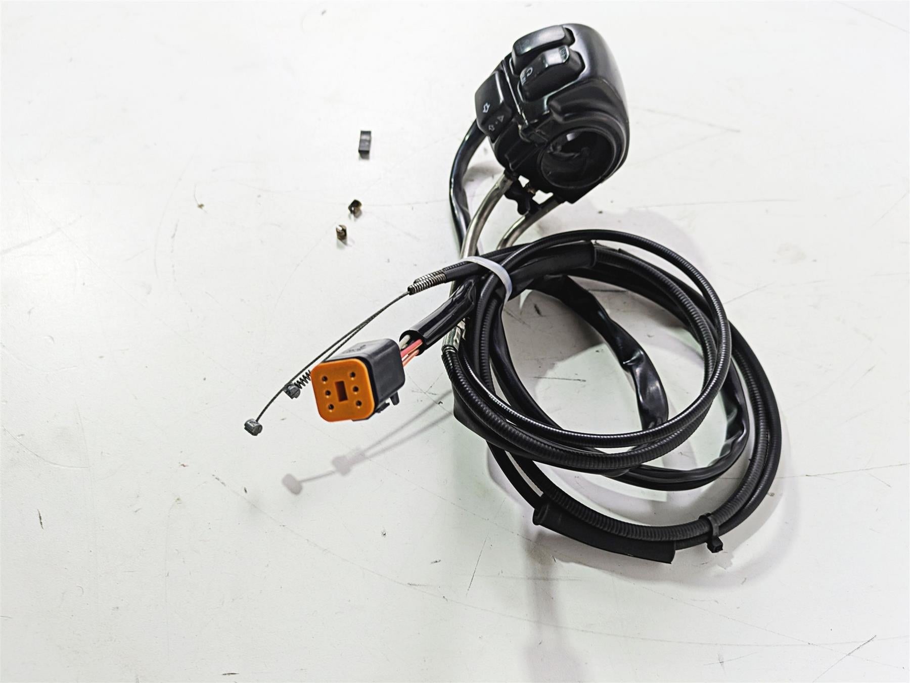 2002 Harley Dyna FXDL Low Rider Right Hand Throttle Control Switch 71684-06A {{ shop.shopifyCountryName }} - Mototech271