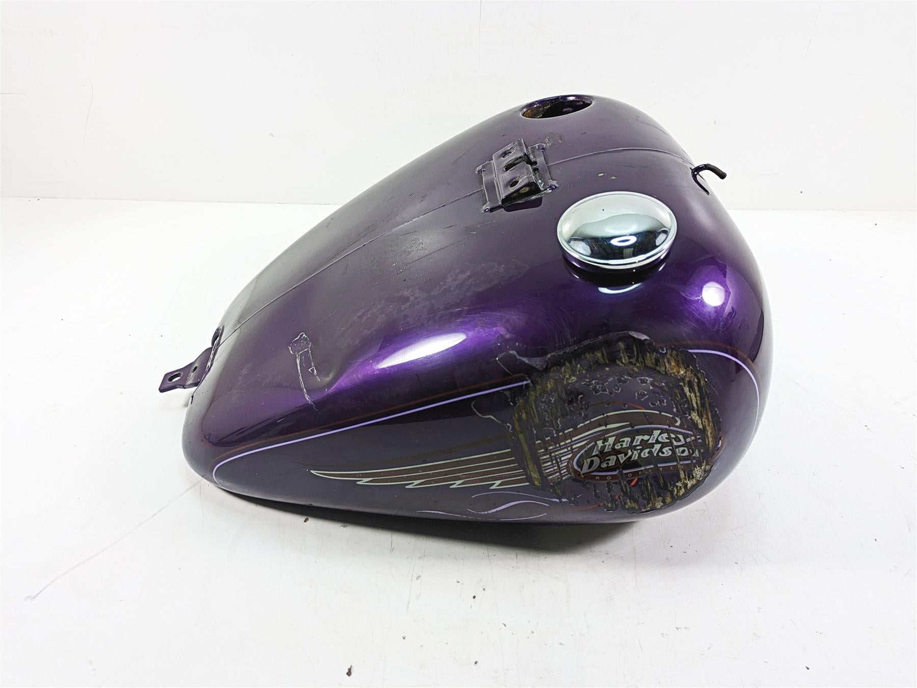 2000 Harley FXSTS Softail Springer Fuel Gas Petrol Tank - Dented 62180-00D {{ shop.shopifyCountryName }} - Mototech271