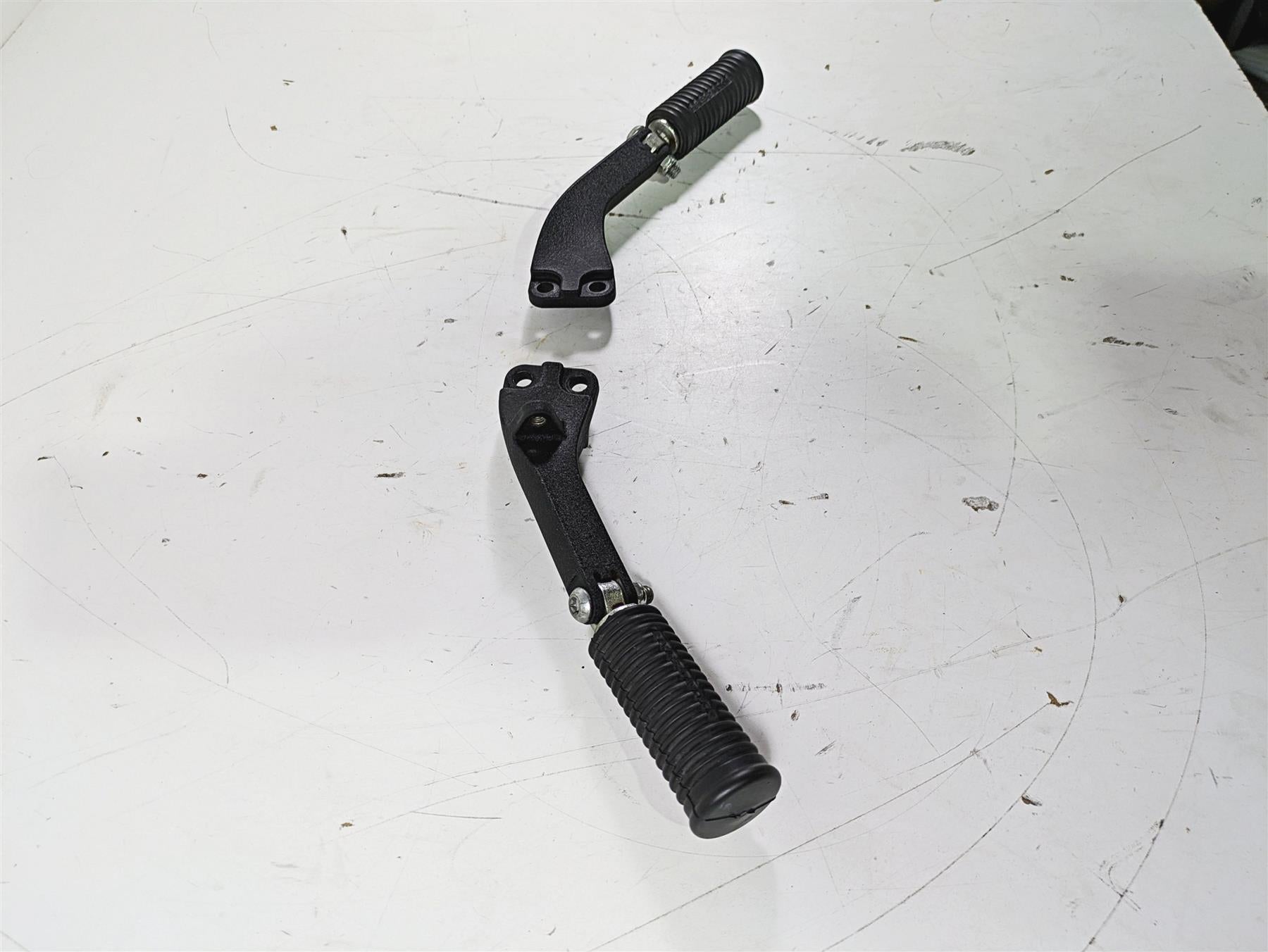 2015 Harley FXDL Dyna Low Rider Rear Passenger Footpeg Rest 49230-06 49224-06A {{ shop.shopifyCountryName }} - Mototech271