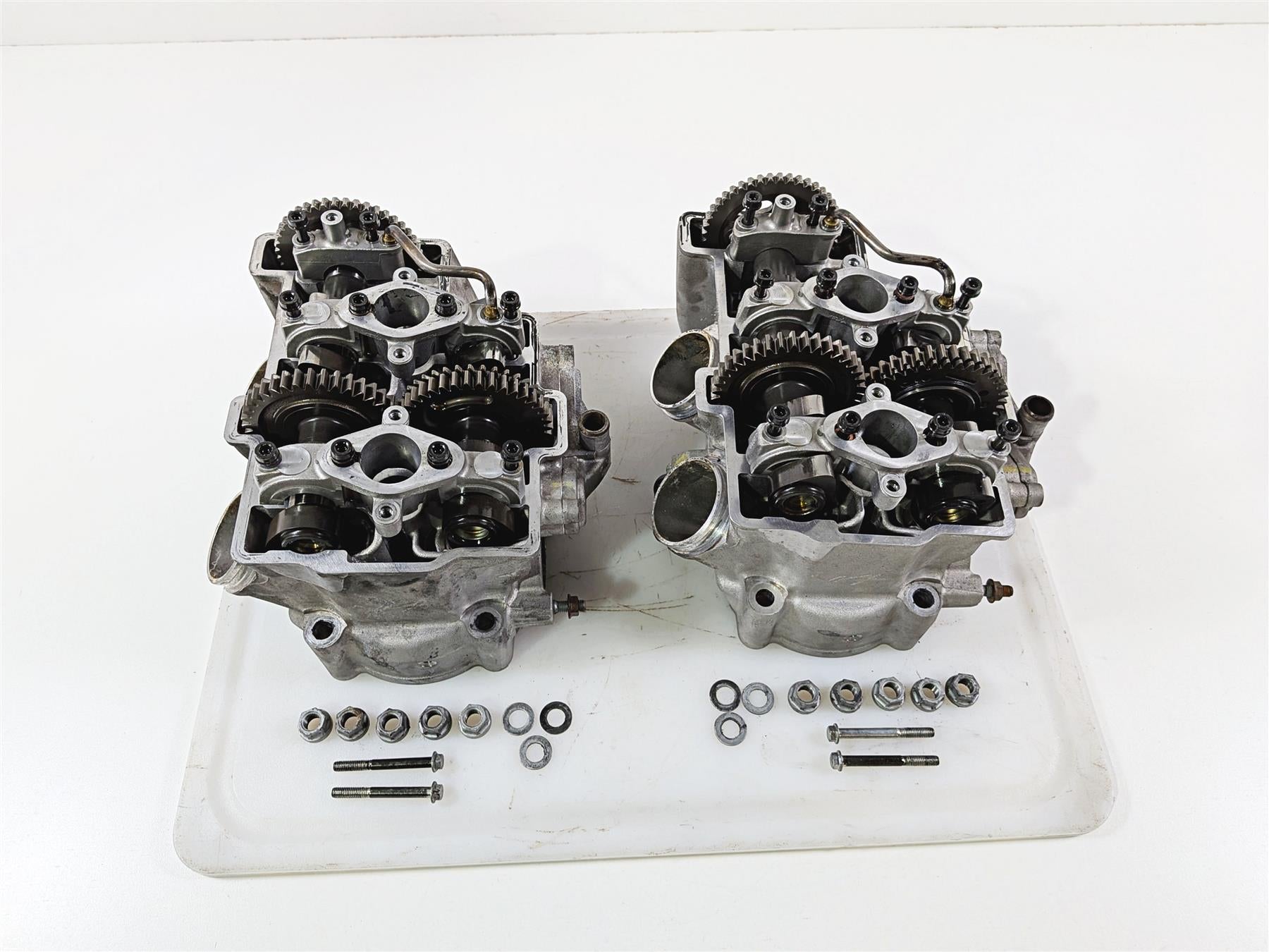 2016 Aprilia RSV 1100 Tuono V4 Factory Cylinder Head & Cam Shaft Set 8986822 {{ shop.shopifyCountryName }} - Mototech271