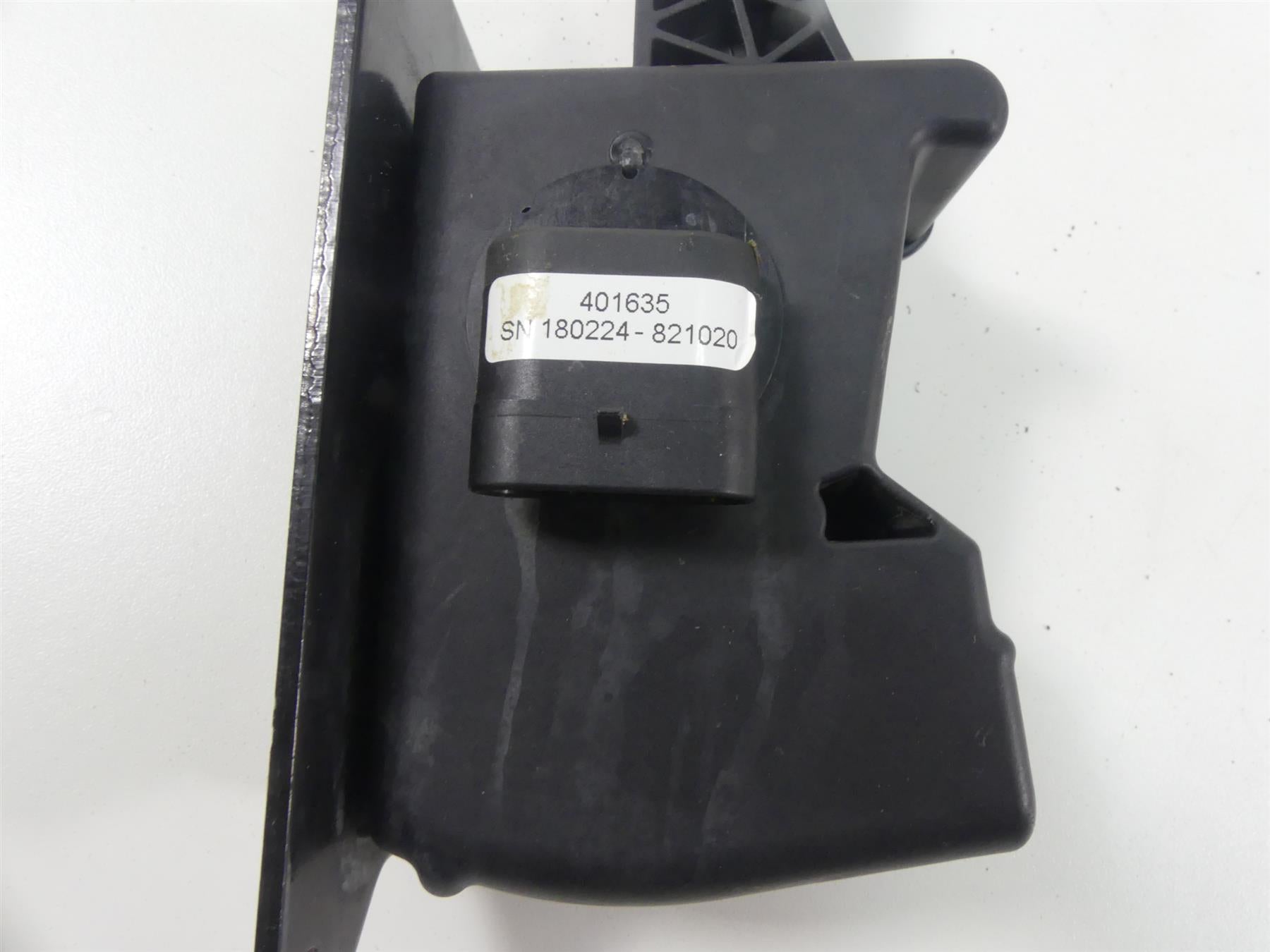 2018 Polaris RZR1000 RS1 Foot Brake & Accelerate Pedal Set 1023075-458 4014042 {{ shop.shopifyCountryName }} - Mototech271