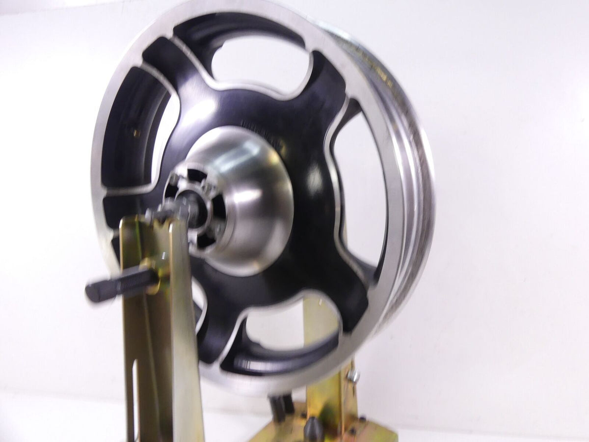 2010 Harley Touring FLHX Street Glide Straight Front Wheel Rim 18x3.5 43300164 {{ shop.shopifyCountryName }} - Mototech271