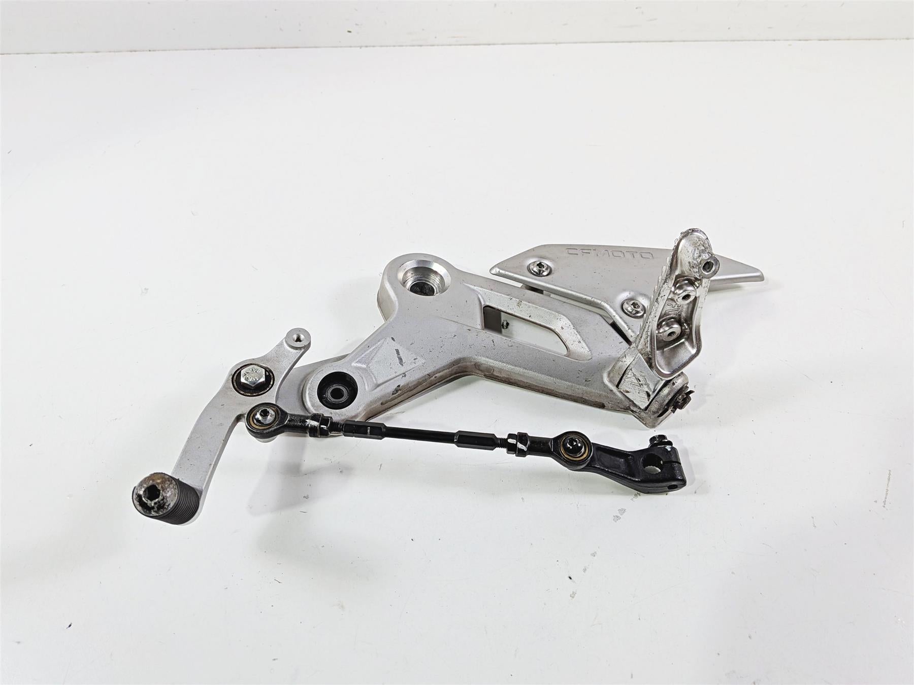 2025 CFMoto 450 SS Left Footpeg & Shifter Set 6AQV-142600-1001 6AQV-141030-1000 {{ shop.shopifyCountryName }} - Mototech271