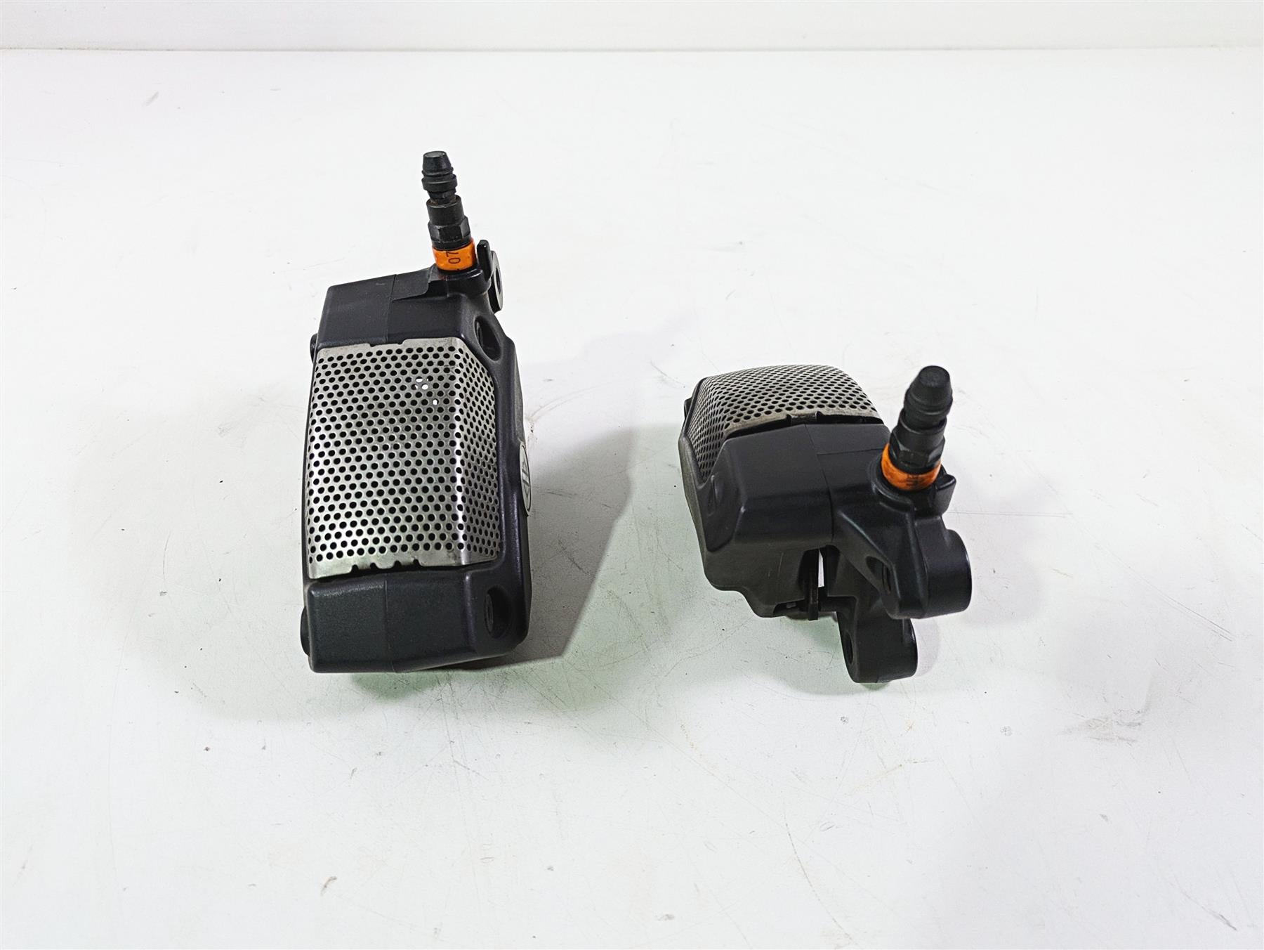 2010 Harley Touring FLHX Street Glide Front Brake Caliper Set 43027-08 44023-08 {{ shop.shopifyCountryName }} - Mototech271