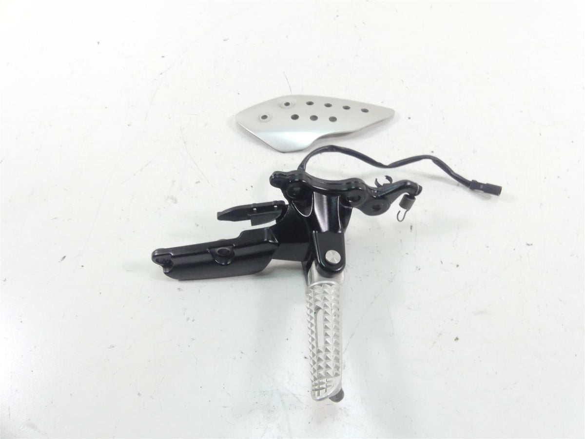 2017 Triumph Thruxton 1200 R Right Front Footpeg Foot Peg + Bracket T2081084 {{ shop.shopifyCountryName }} - Mototech271