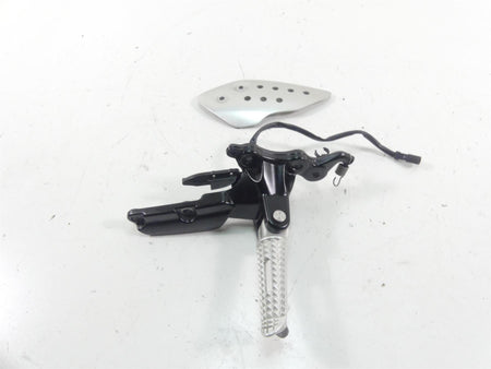 2017 Triumph Thruxton 1200 R Right Front Footpeg Foot Peg + Bracket T2081084 {{ shop.shopifyCountryName }} - Mototech271