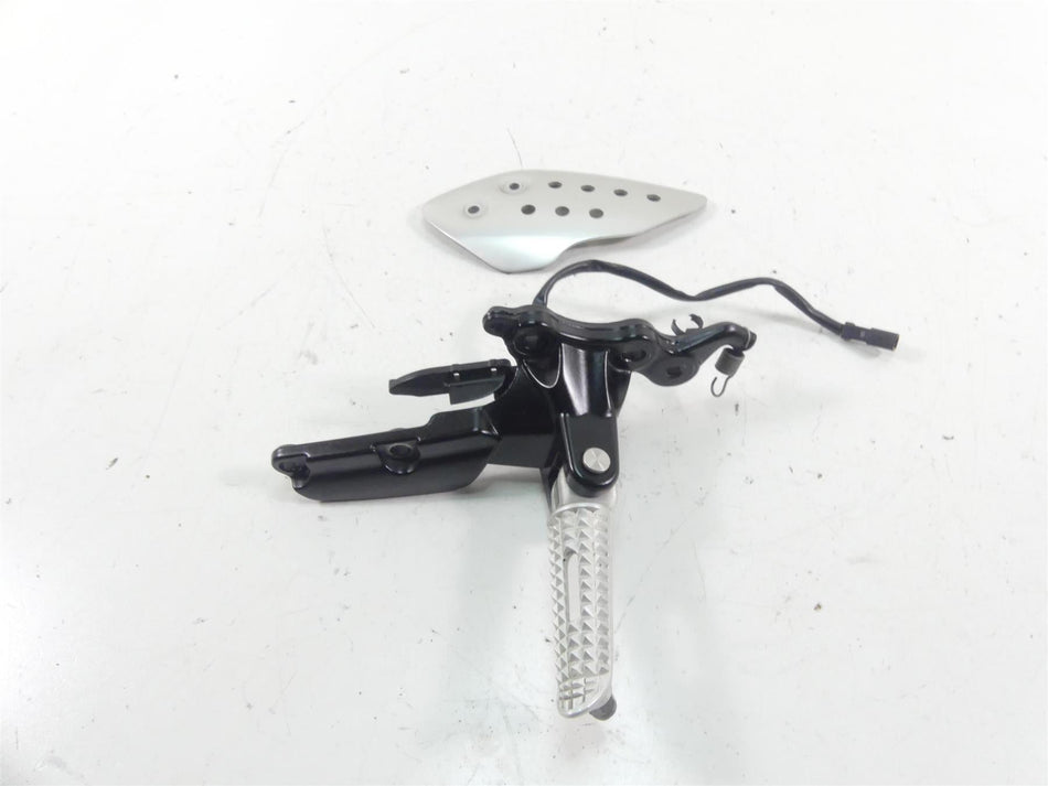 2017 Triumph Thruxton 1200 R Right Front Footpeg Foot Peg + Bracket T2081084 {{ shop.shopifyCountryName }} - Mototech271