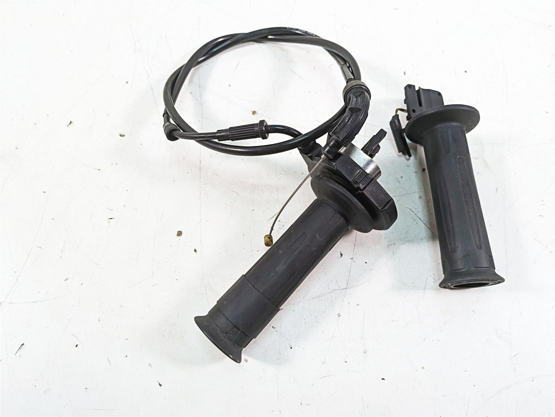 2007 BMW R1200GS K255 Adv Heated Hand Grips Throttle Cable Set 61317727067 {{ shop.shopifyCountryName }} - Mototech271