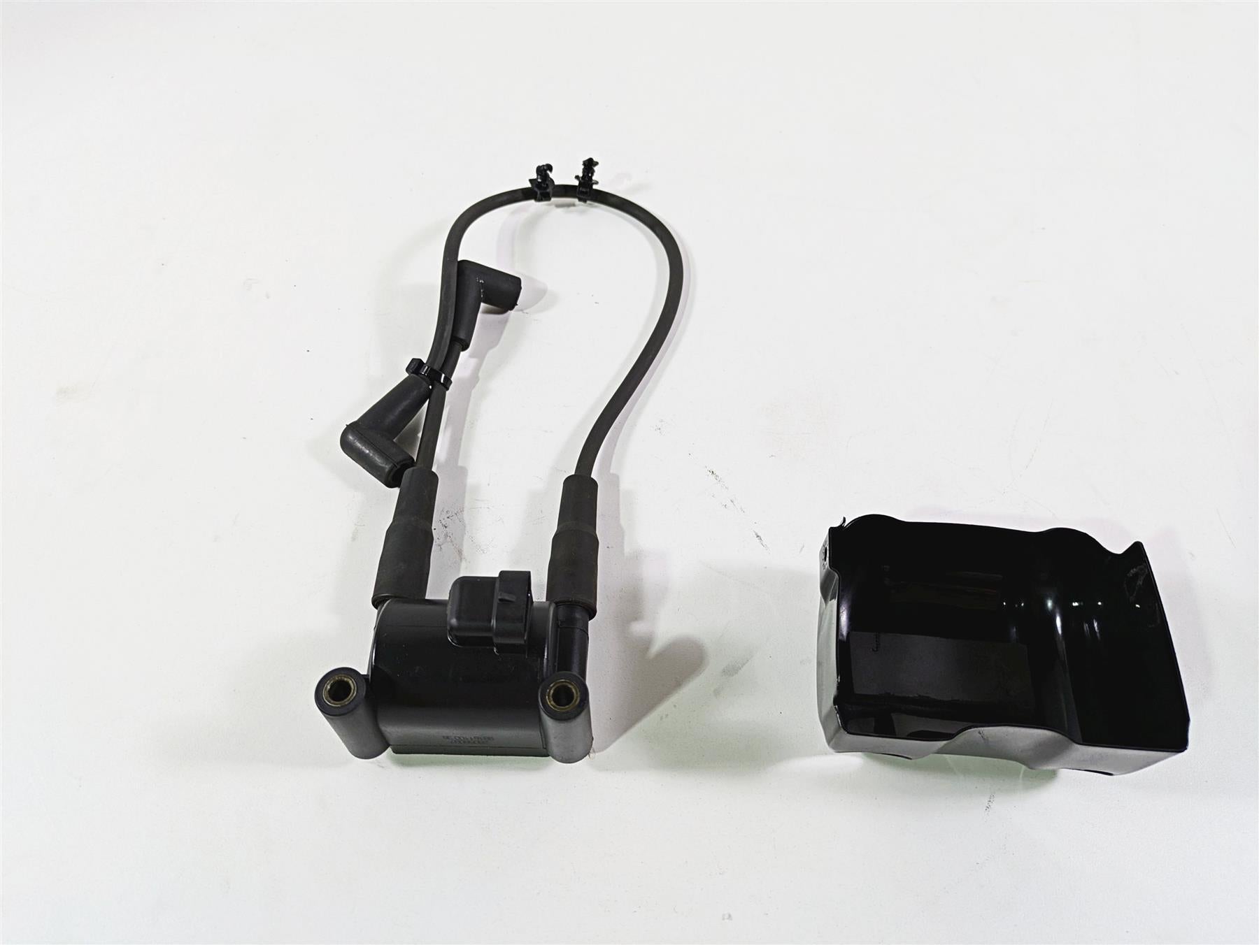 2009 Harley FLSTSB Cross Bones Ignition Coil & Gloss Black Cover 31696-07A {{ shop.shopifyCountryName }} - Mototech271