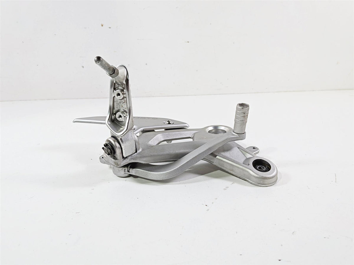 2025 CFMoto 450 SS Right Footpeg & Brake Pedal Set 6AQV-142700-1000 {{ shop.shopifyCountryName }} - Mototech271