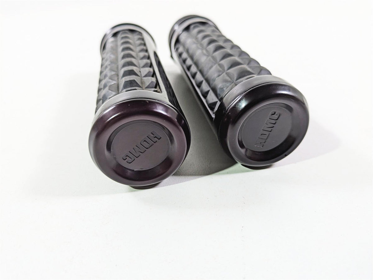 2019 Harley Softail FXDR 114 Dominion Hand Grip Set 56100231 {{ shop.shopifyCountryName }} - Mototech271