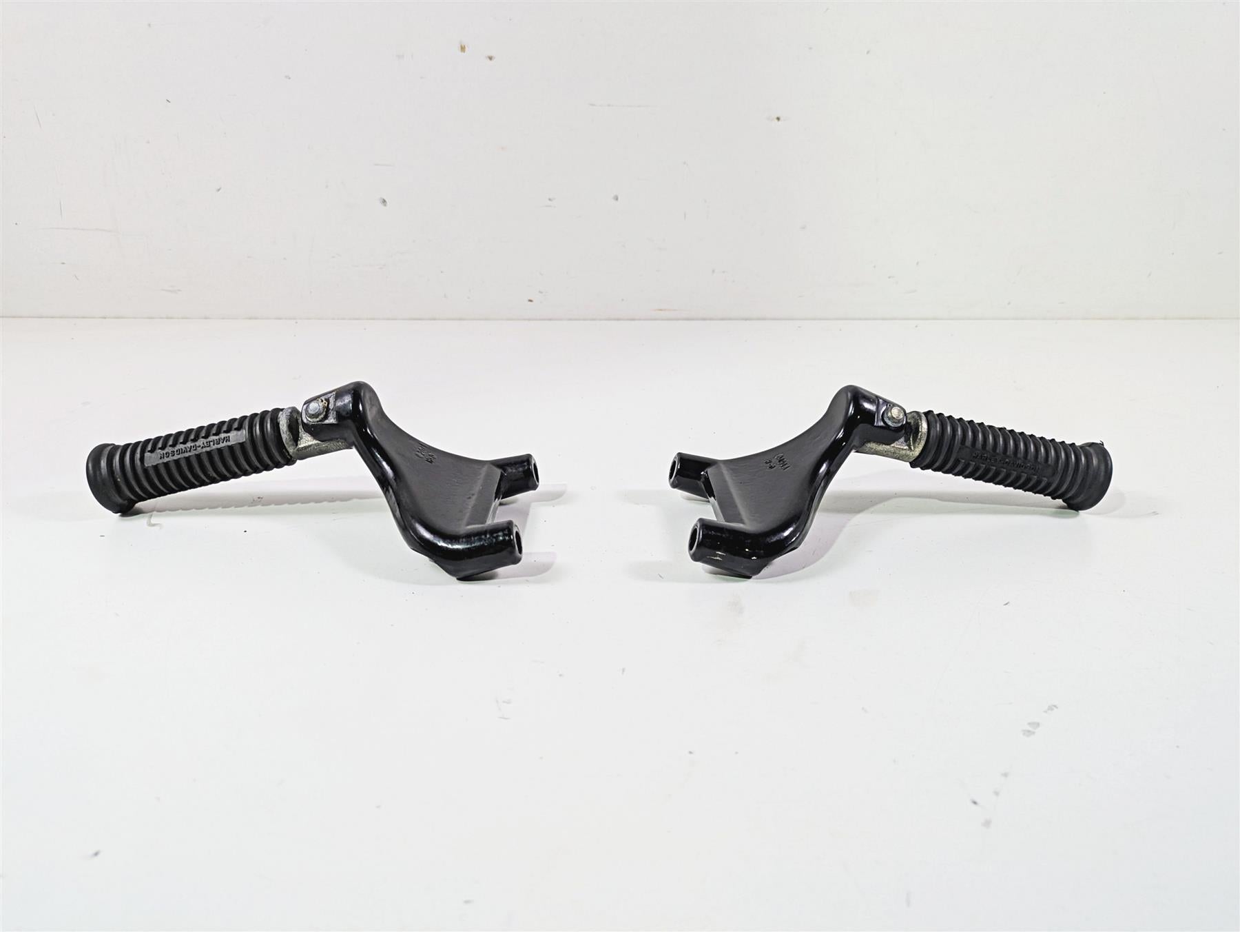 2007 Harley Sportster XL1200 C Rear Passenger Foot Peg Set 49314-04 49315-04 {{ shop.shopifyCountryName }} - Mototech271