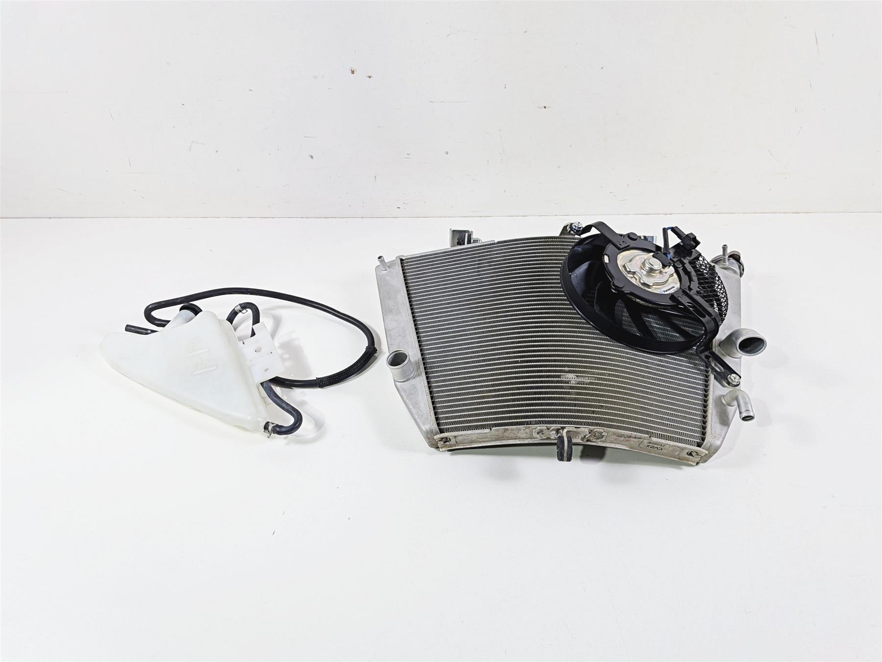 2024 Suzuki GSXR600 Nice Radiator Fan Reservoir 2K Only 17710-14J00 {{ shop.shopifyCountryName }} - Mototech271
