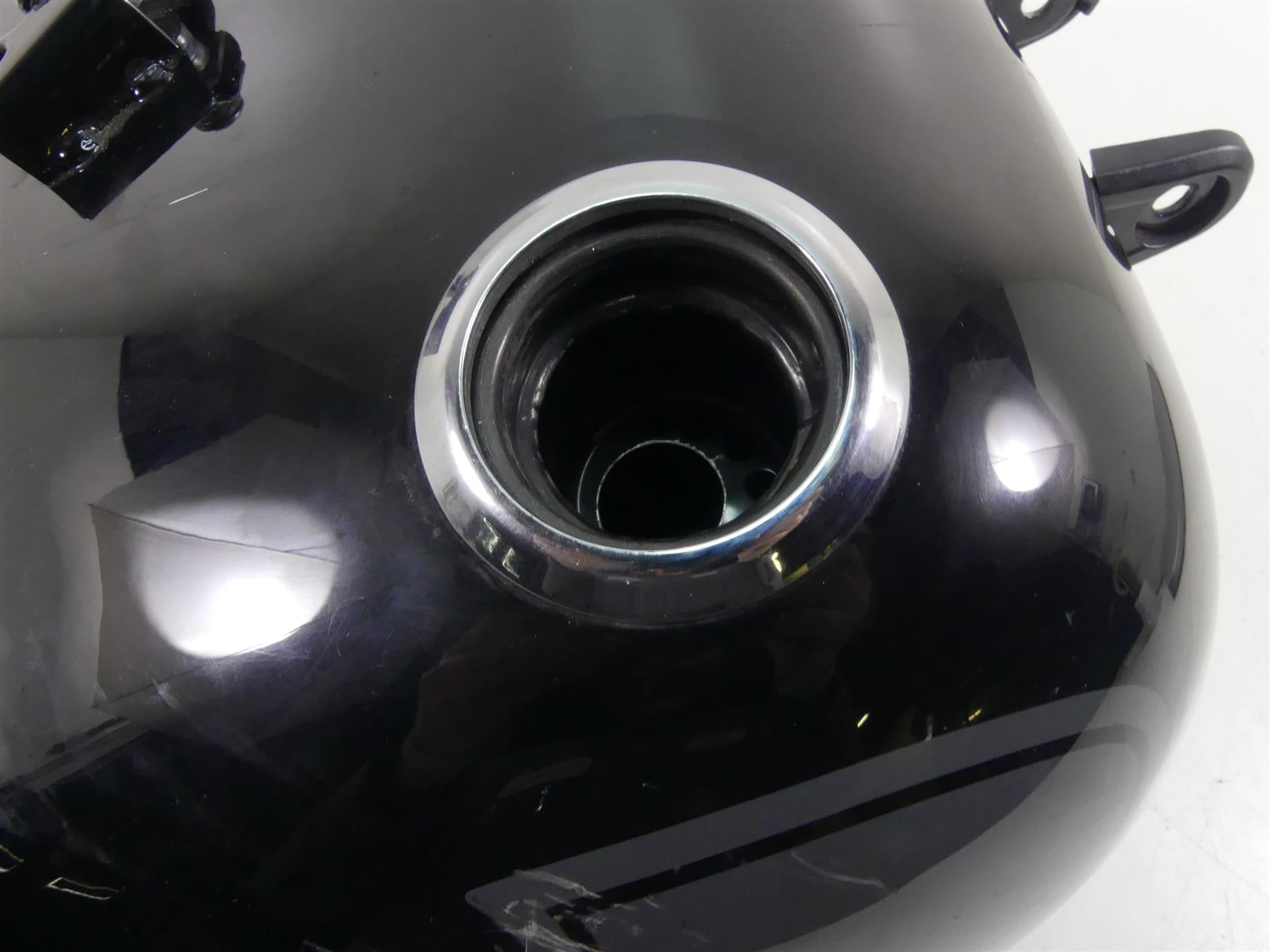 2021 Harley Softail FLSB Sport Glide Fuel Gas Petrol Tank - Read 61000674 {{ shop.shopifyCountryName }} - Mototech271