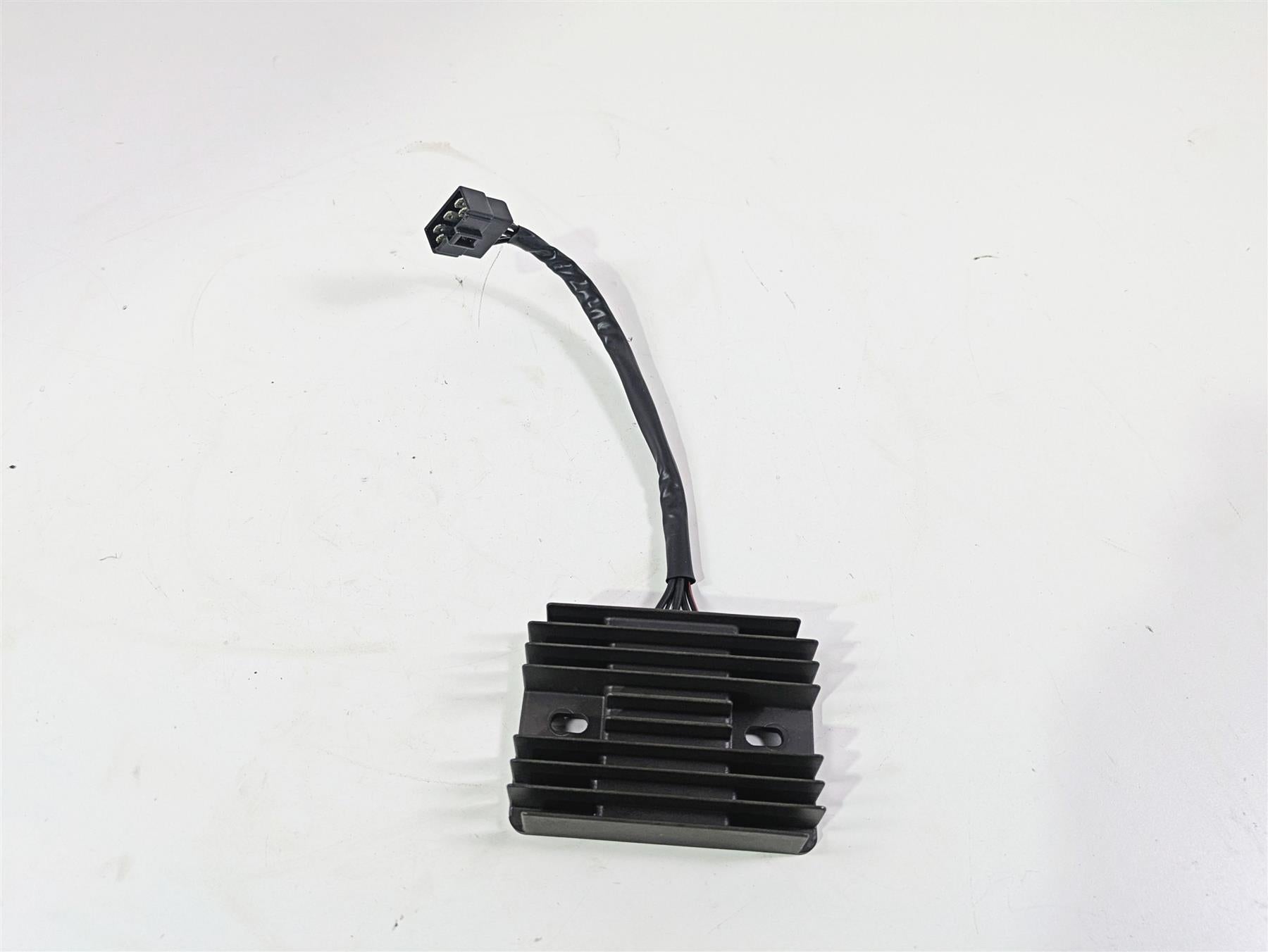 2013 Triumph Bonneville Rectifier Voltage Regulator SH811CB T1300888 {{ shop.shopifyCountryName }} - Mototech271