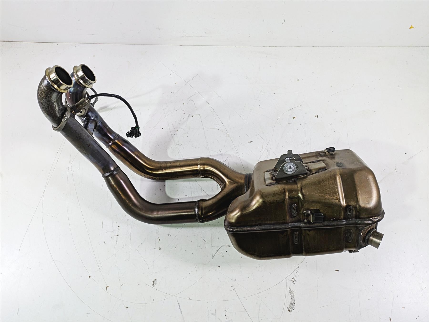 2021 Aprilia RS660 Exhaust Pipe Header Chamber Assembly 2B005290 {{ shop.shopifyCountryName }} - Mototech271