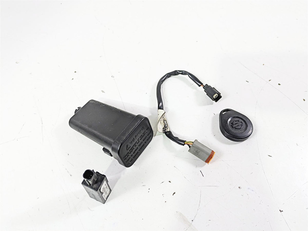 2007 Harley Touring FLHTCU SE CVO E-Glide Tssm Turn Signal Module & Fob 68924-07 {{ shop.shopifyCountryName }} - Mototech271